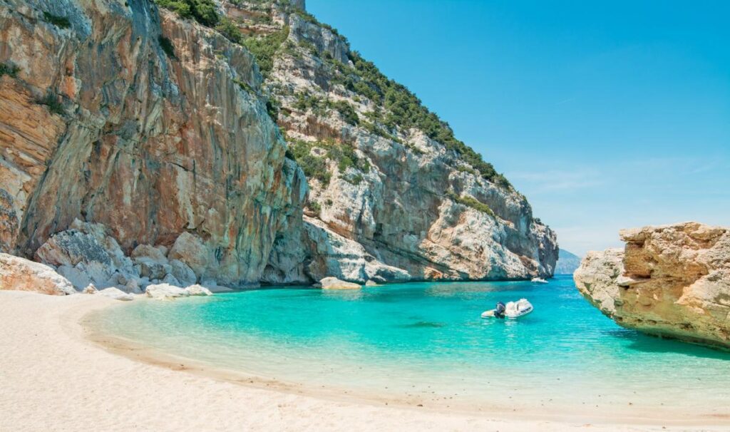 sardinija, najlepše peščene plaže, sardinija plaže, plaže, italija plaže, sardinija italija, potovanje v italijo, potovanje s trajektom, potovanje z letalom, z letalom na poti, kam z mulcem, trideseta, potovanje z otrokom, potovanja, potovanje, izlet, peščene plaže italija, peščene plaže sardinija, naj plaže sardinija, otok sardinija, korzika, italija plaže